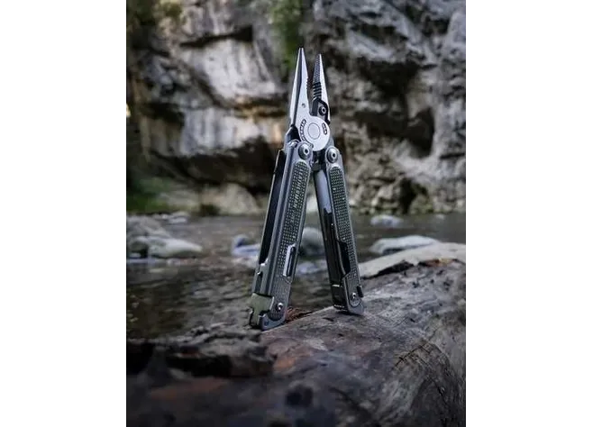 Мультиінструмент Leatherman Free P2, нейлоновий чохол Фото 4